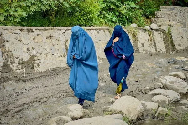 سياسات طالبان ضد النساء تُكبّد اقتصاد أفغانستان أكثر من مليار دولار سنوياً