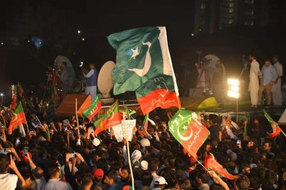 هواداران عمران خان در خیابان؛ اپوزیسیون در مجلس نخستوزیر جدید پاکستان را انتخاب میکند