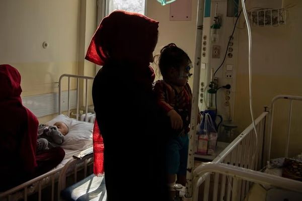 در حاکمیت طالبان حدود ۵ میلیون مادر و کودک دچار سوءتغذیهاند