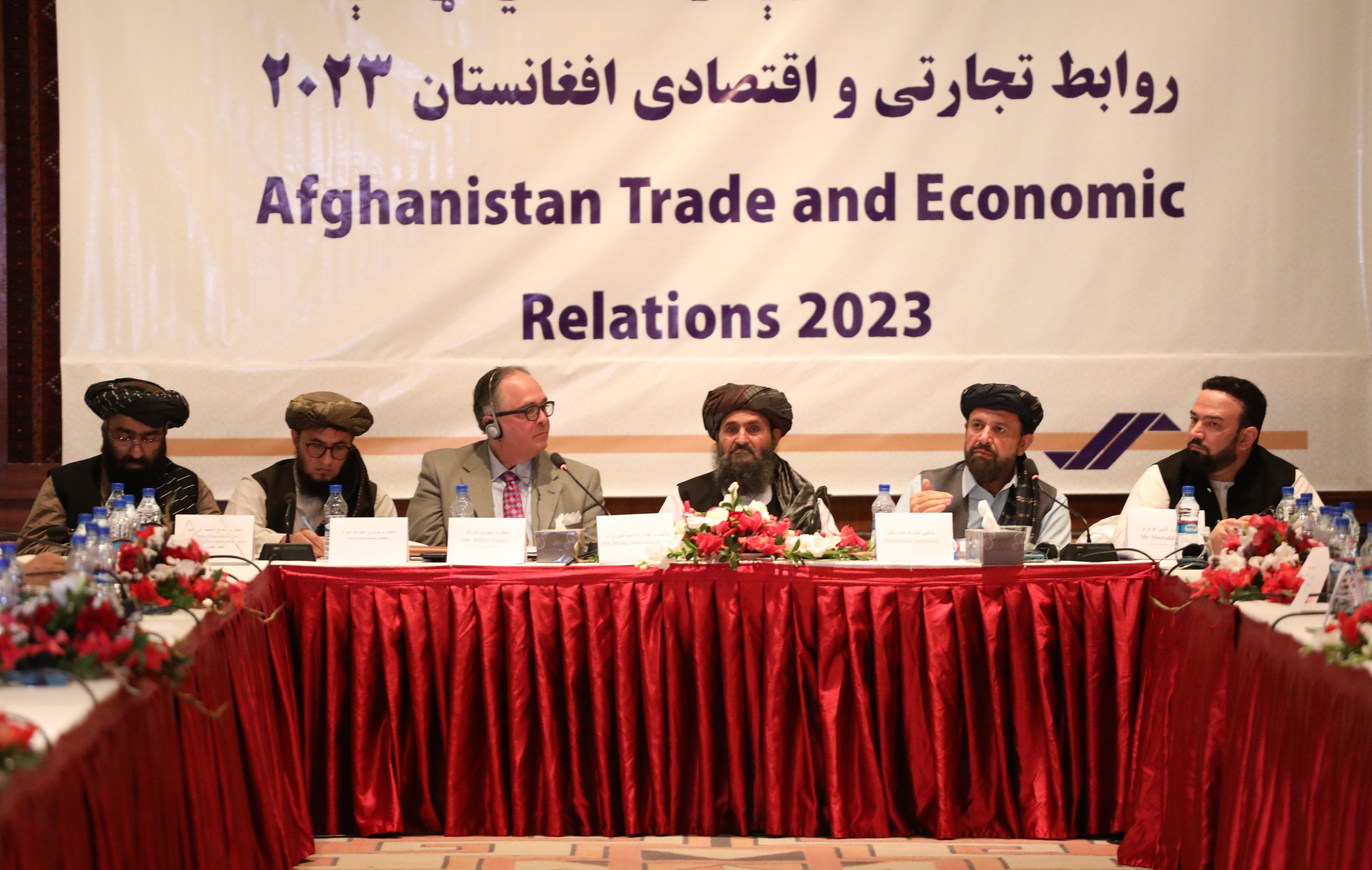 فعالان مدنی سفر اخیر هیئت تجاری امریکا به کابل را لابی برای طالبان خواندند