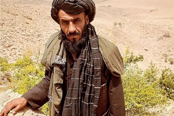 شین منګی پر سر مازیګر دی؛ د پښتو نوموتی سندرغاړی ثاني عبیدالله جان له ورپېښې ناروغۍ ومړ