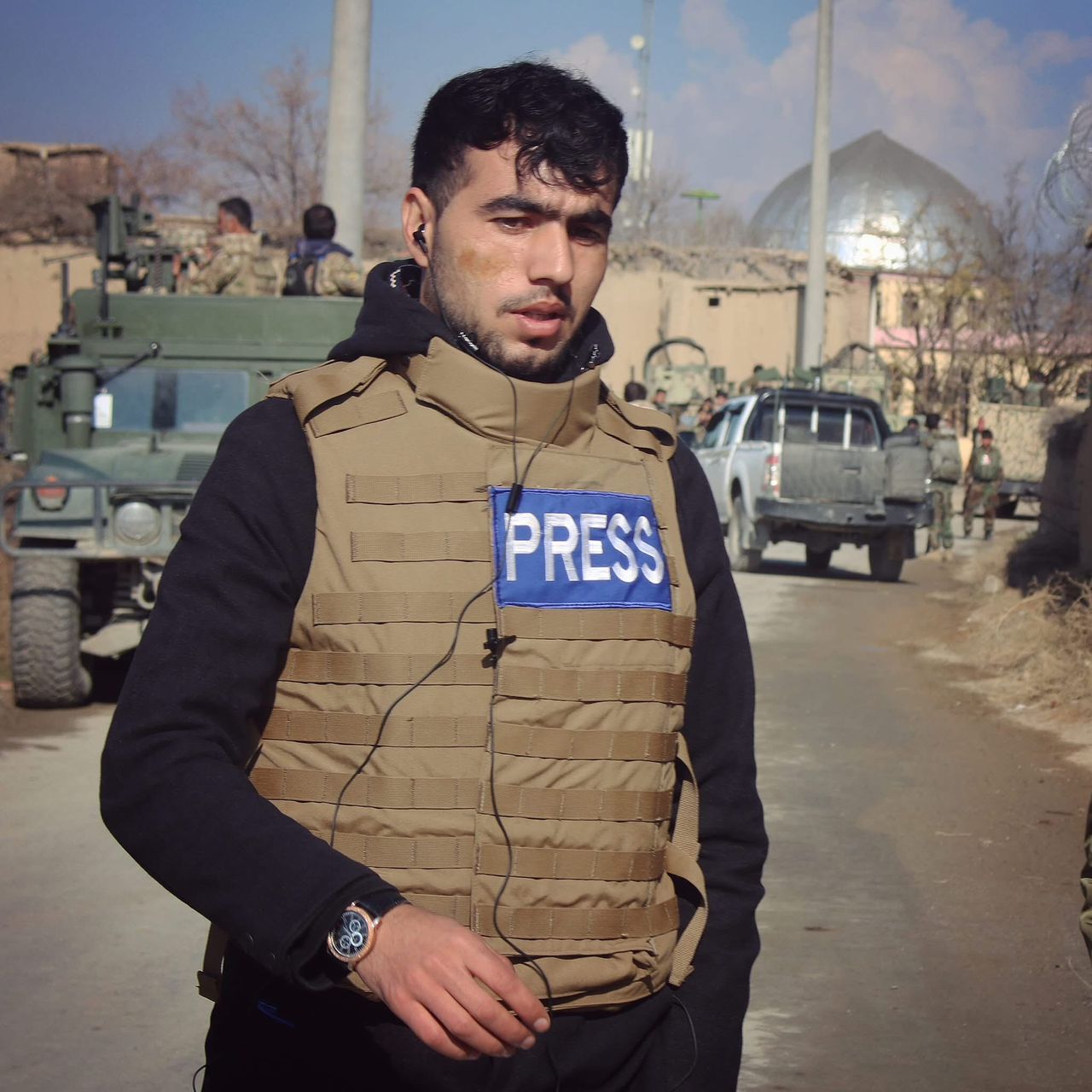 پاکستاني پولیسو په اسلام‌اباد کې افغان خبریال جواد اعتماد نیولی دی 