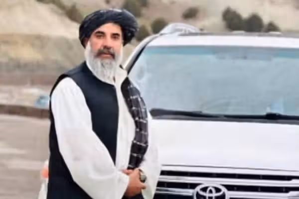 په نیمروز کې د نامعلومو وسله والو په برید کې د یوه قومي مشر په ګډون دوه کسان وژل شوي