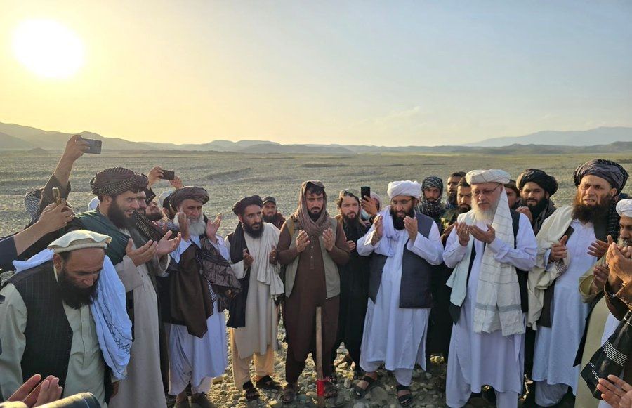 طالبان په ننګرهار کې راستنو شويو کډوالو ته د سرپناه جوړولو لپاره ځمکې وېشي 