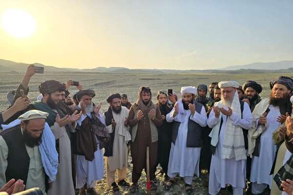 طالبان په ننګرهار کې راستنو شويو کډوالو ته د سرپناه جوړولو لپاره ځمکې وېشي