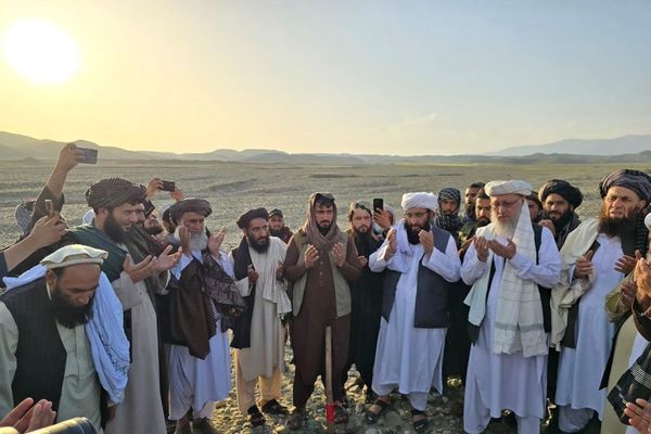 طالبان په ننګرهار کې راستنو شويو کډوالو ته د سرپناه جوړولو لپاره ځمکې وېشي