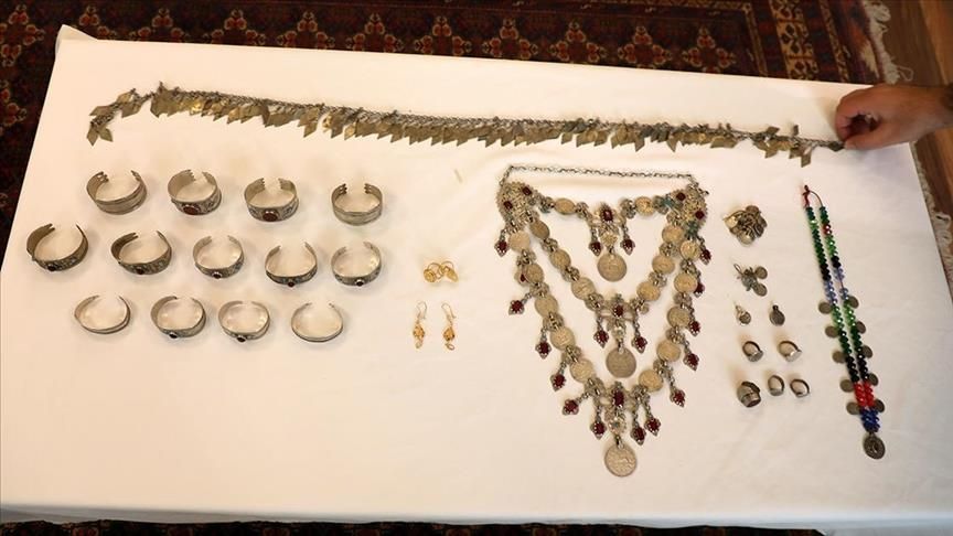 خبرگزاری آناتولی:زنان شمال افغانستان جواهرات خود را برای کمک به زلزله‌زدگان ترکیه فرستادند