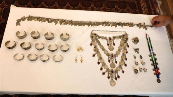 خبرگزاری آناتولی:زنان شمال افغانستان جواهرات خود را برای کمک به زلزلهزدگان ترکیه فرستادند