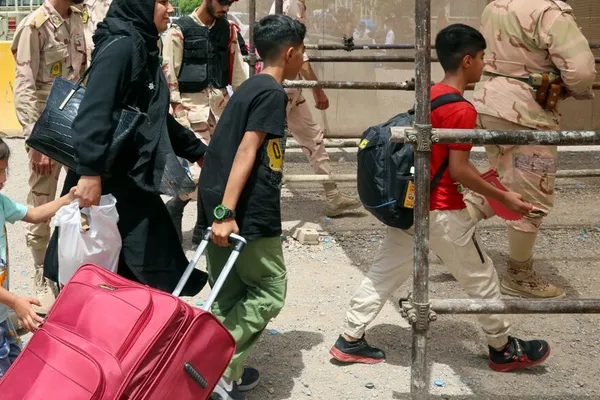 ایران په دوغارون پوله کې د افغانانو ګوتې او سترګې بایومتریک کوي