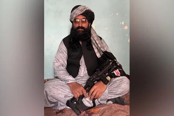 مصادر: زعيم حركة طالبان باكستان نجا من الغارة الجوية على كابل