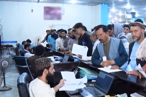 طالبان: د افغان کډوالو د هویت د تثبیت لپاره یو شمېر هېوادونو ته کاري ډلې استوو