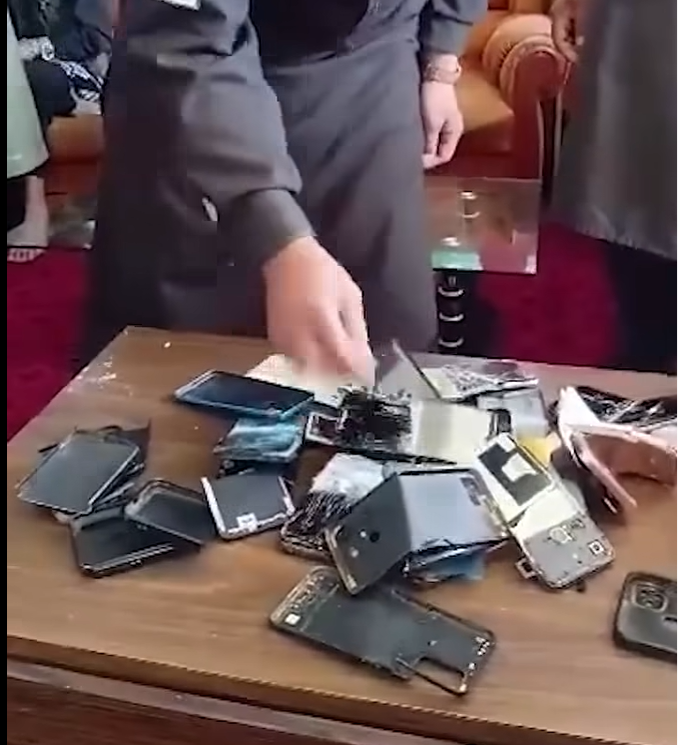 منع تلفن هوشمند؛ نماینده افغانستان در ملل متحد می‌گوید هیچ حکومتی با سانسور دوام نمی‌آورد