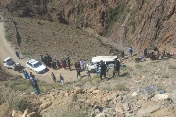 در پی واژگونی یک موتر در پروان دستکم ۹ نفر جان باختند