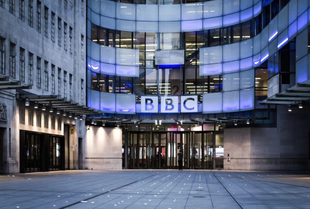 ردّ بي‌بي‌سي على الانتقادات بشأن إطلاق موقع إلكتروني باللغة الدرية