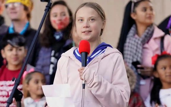 گرتا تونبرگ، فعال سرشناس محیط زیست از کنشگران افغانستان حمایت کرد