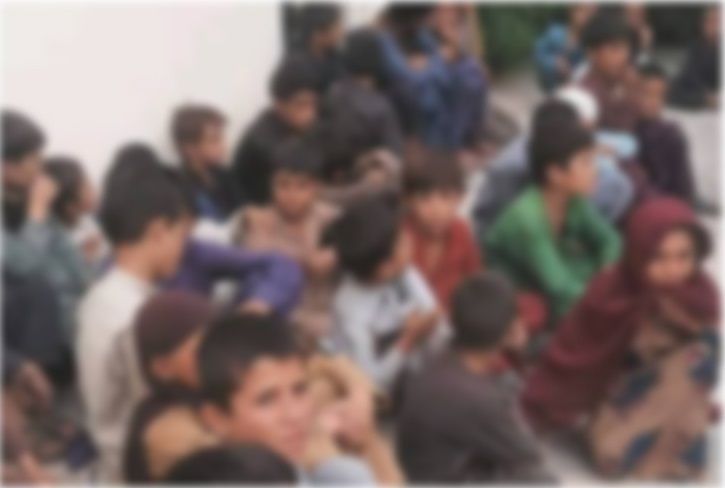 د بې‌وزلۍ اوج؛ طالبانو په ننګرهار کې ۹۰تنه ماشومان له سوالګرۍ منعه کړي