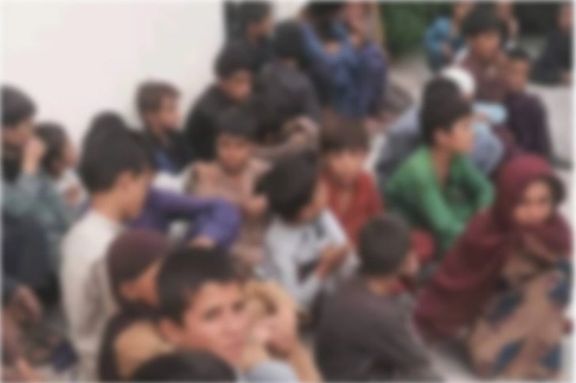 د بېوزلۍ اوج؛ طالبانو په ننګرهار کې ۹۰تنه ماشومان له سوالګرۍ منعه کړي