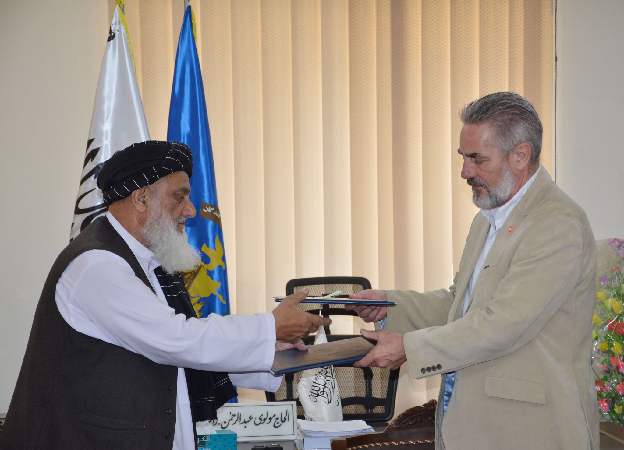 سه موسسه مددرسان پروژه‌هایی به ارزش حدود '۹ میلیون دالر' با طالبان امضا کردند