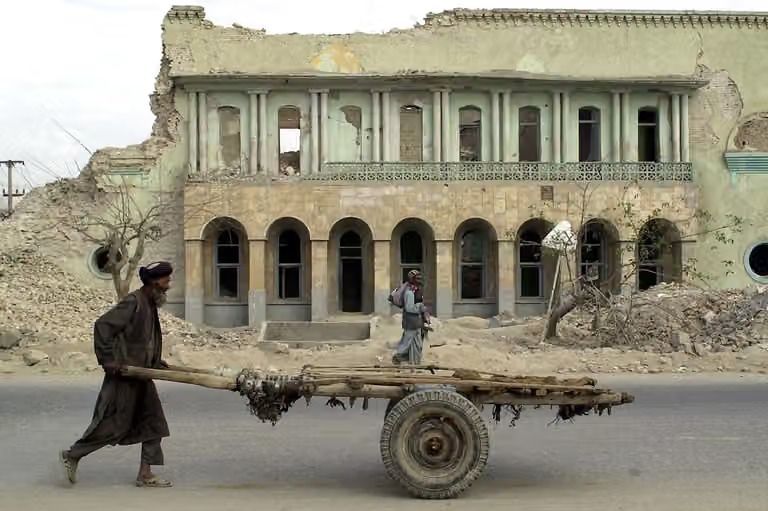 باآنکه حملات امریکا تلفات سنگینی بجا گذاشت، اما زندگی مردم به لحاظ اقتصادی تغییر کرد