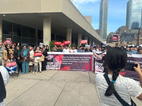 افغانهای مقیم کانادا در گردهمایی اعتراضی خواهان بهرسمیت شناسی «نسلکشی هزارهها» شدند