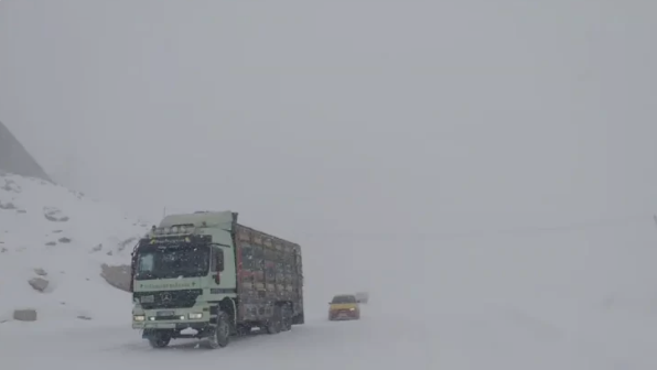 د طالبانو د ټولګټو چارو وزارت: د سالنګونو لاره د واورې ورېدو او توپان له امله وتړل شوه