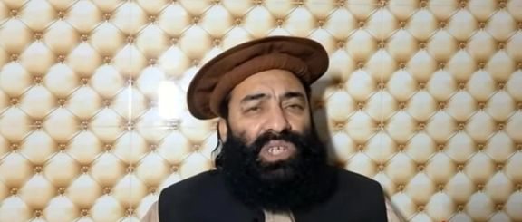 مفتی منیر شاکر، روحانی پاکستانی، در انفجاری در پیشاور زخمی شد