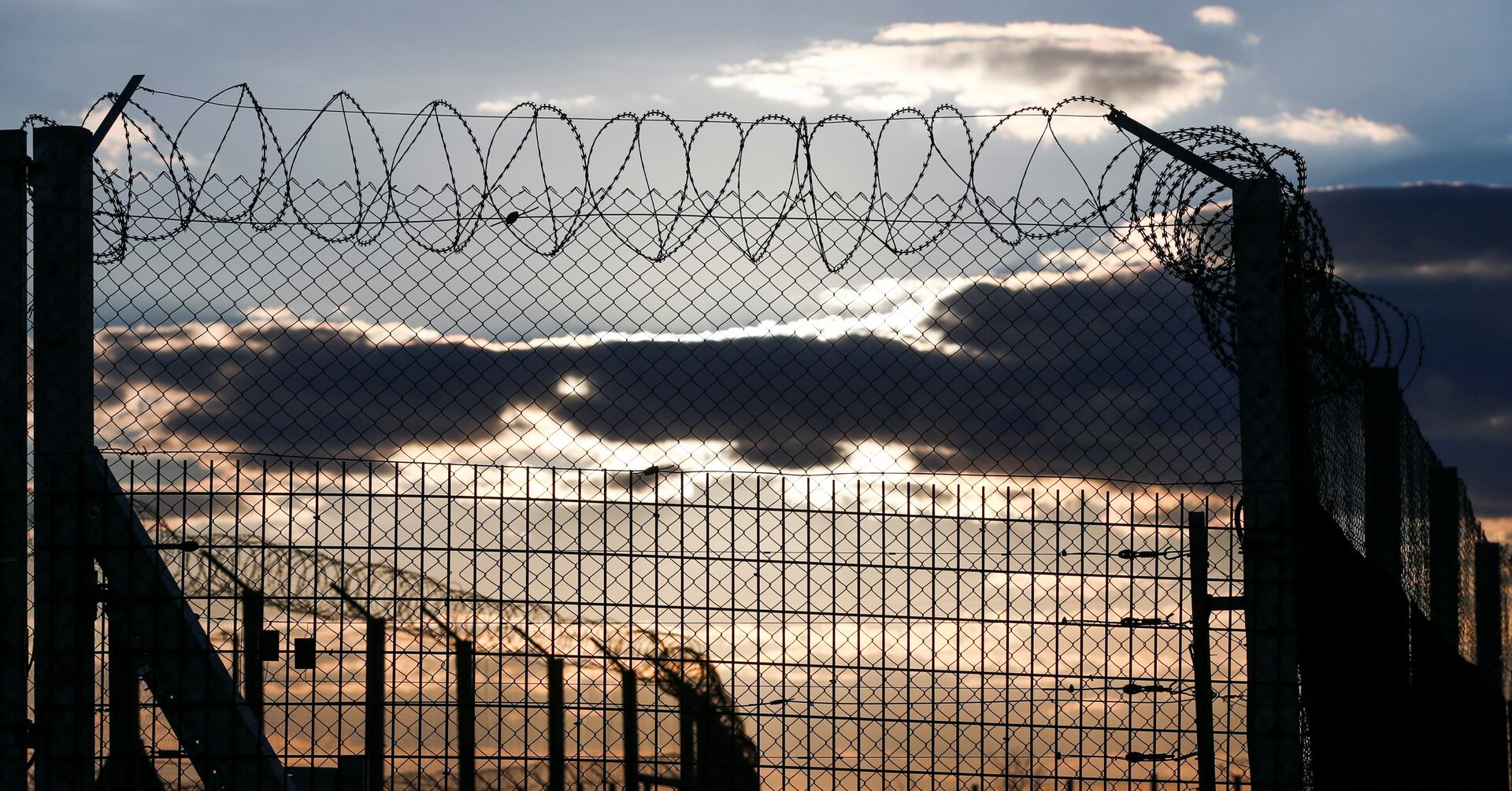 در پی واژگونی قایق پناهجویان در صربستان اجساد سه پناهجو پیدا شد و تعدادی دیگر ناپدید هستند