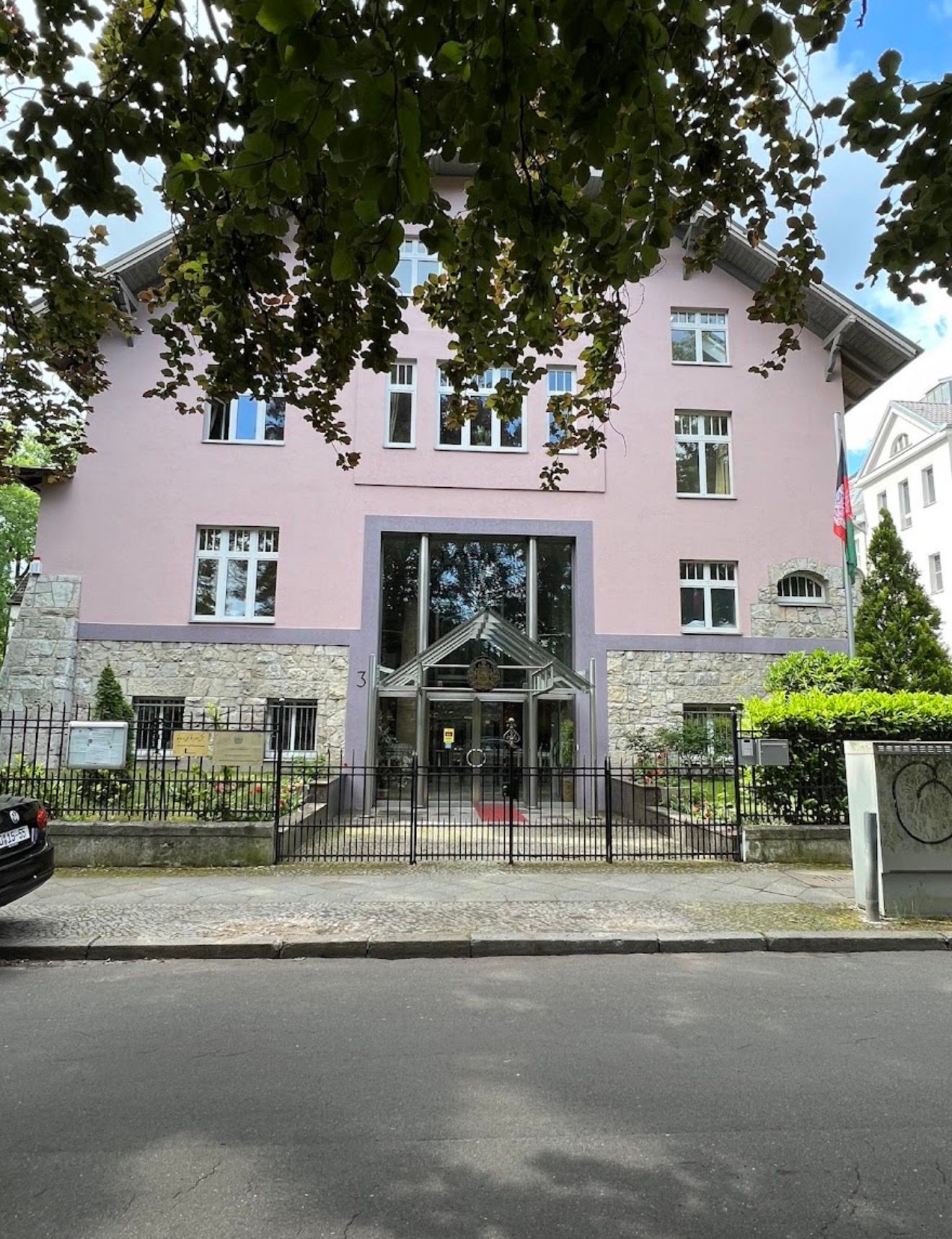 جرمني په برلین کې د طالبانو استازی د افغانستان د سفارت د سرپرست په توګه نه‌مني