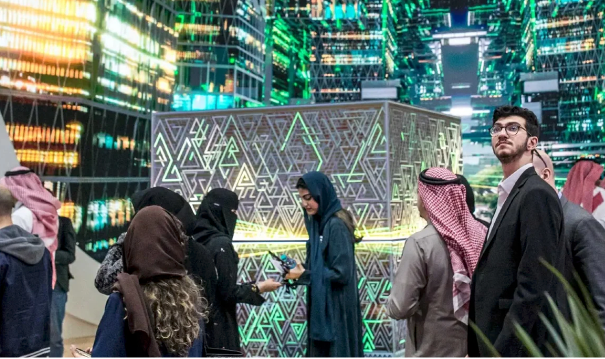 سعودي د مصنوعي ځيرکتيا په برخه کې د ښځو د ونډې له مخې نړۍ کې لومړی مقام وګاټه