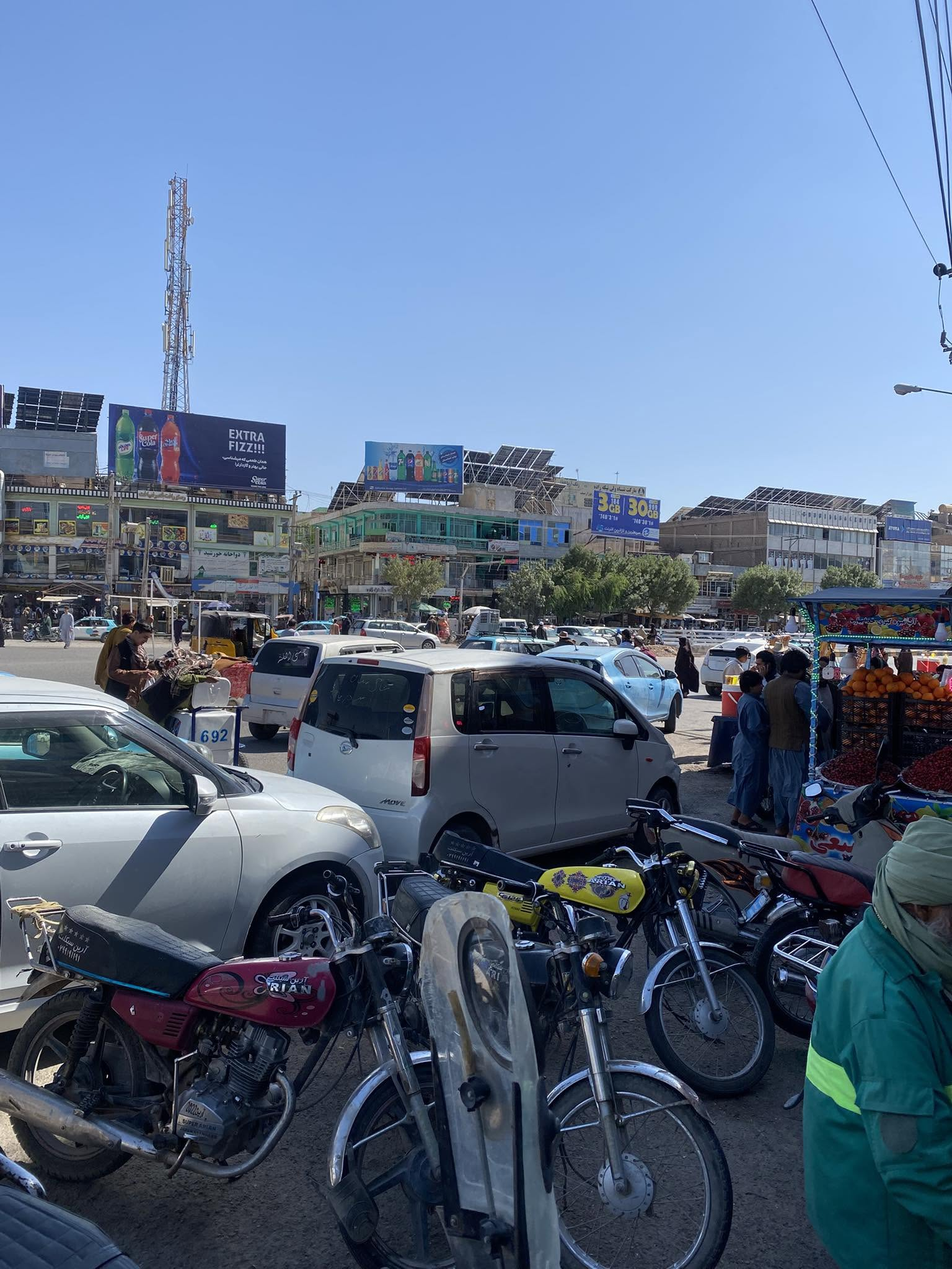 حضور کم‌رنگ زنان در بازارهای هرات پس از بازداشت گسترده به‌دست طالبان