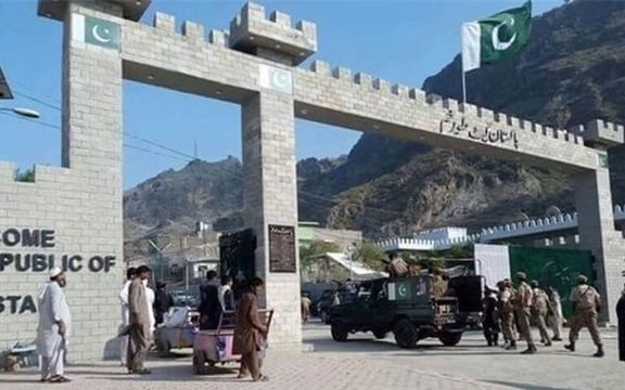 منابع از درگیری بین طالبان و نیروهای پاکستانی در مرز تورخم خبر دادند