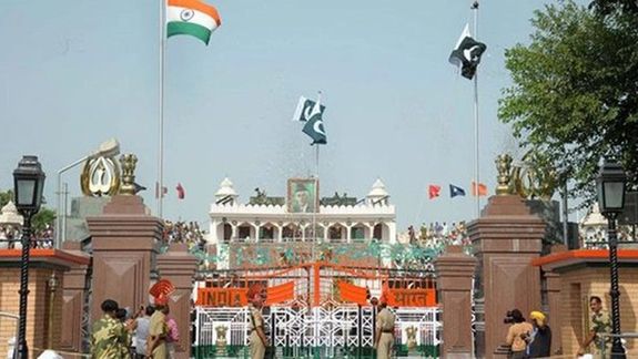 گذرگاه آتاری-واگه بهروی کامیونهای افغانستان باز شد