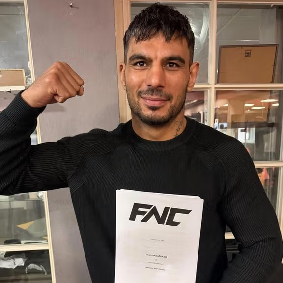 د ازاده سیالیو افغان لوبغاړي واحدالله نژند له «اېفاېنسي» سازمان سره قرارداد لاسلیک کړ