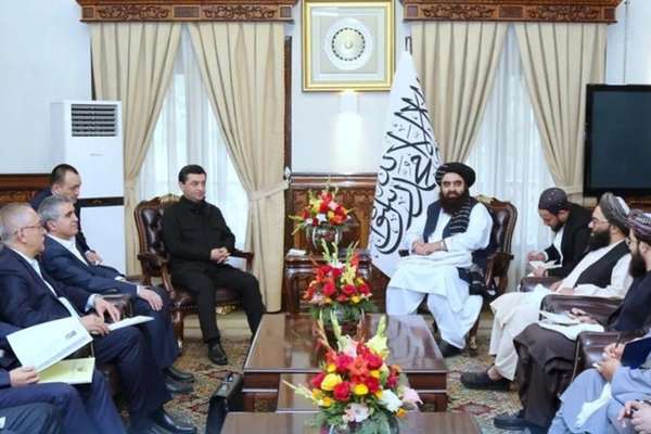 امیرخان متقی با وزیر خارجه اوزبیکستان درباره نشست سهجانبه تجاری با پاکستان گفتوگو کرد