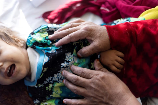 الأمم المتحدة تحذر: أكثر من 12 مليون طفل أفغاني مهددون بالأمراض المعدية