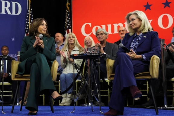 ټرمپ پر هارېس د ډیک چینې د لور د ملاتړ د ترلاسه کولو له امله نیوکه وکړه