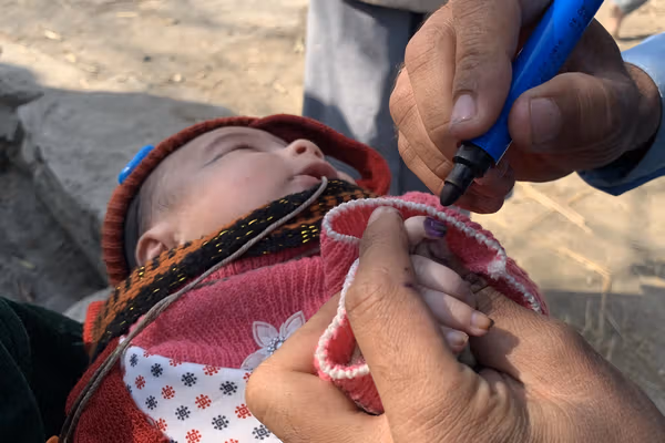 طالبان وايي د دوشنبې په ورځ په هرات کې ماشومانو ته د پولیو ضد واکسین کمپاین پیلوي