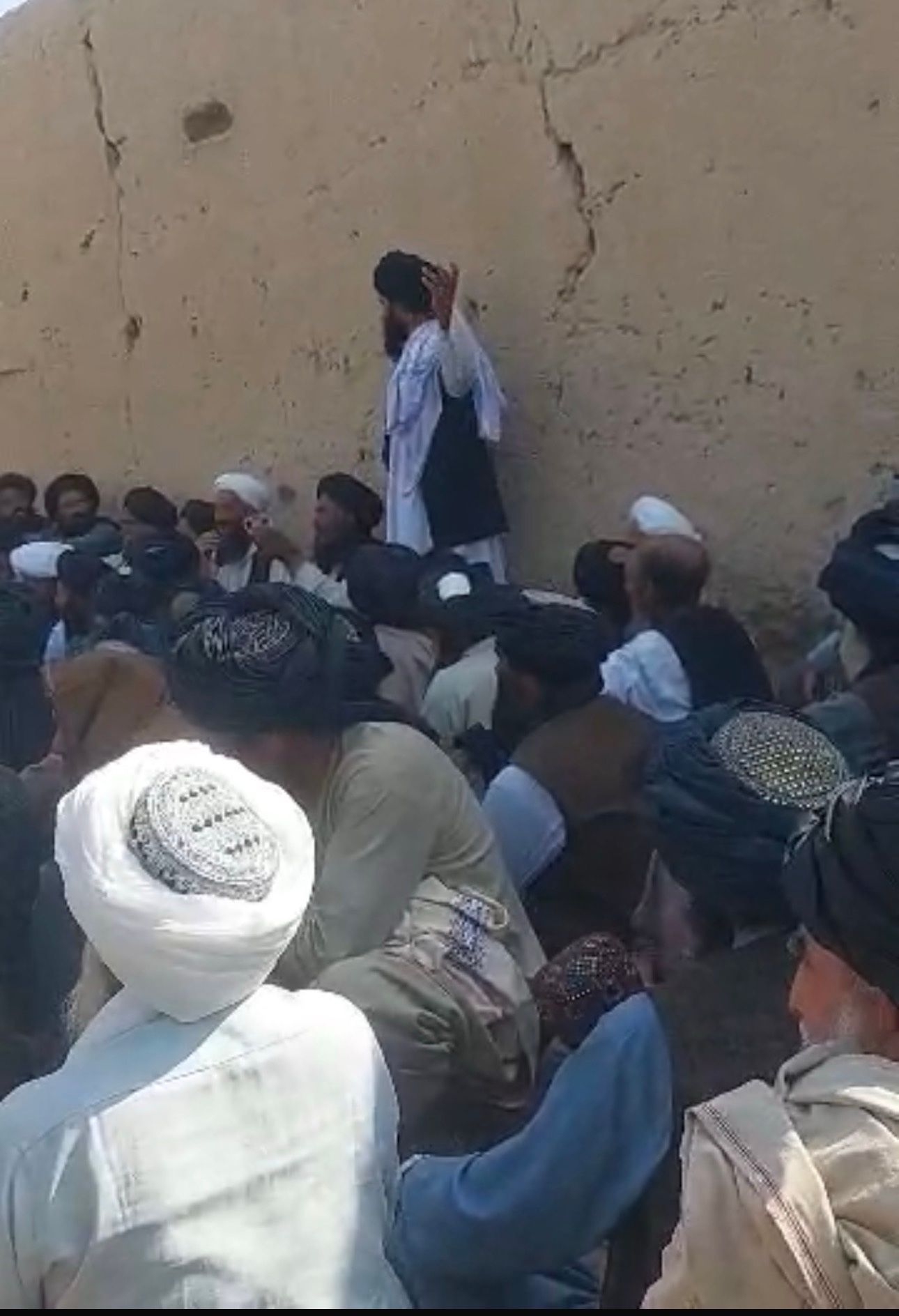 د موسی‌کلا قومي مشران: طالبان د کوکنارو د له منځه وړلو لپاره د خلکو کورونو ته ننوځي