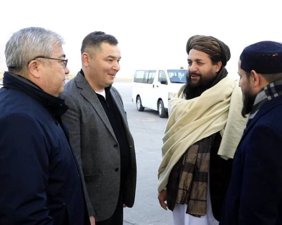 وزير التجارة القيرغيزي يصل إلى كابل على رأس وفد رفيع المستوى