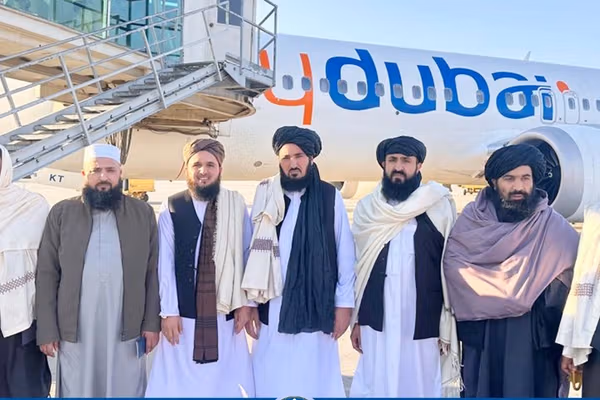 طالب پلاوی د نشهيي توکو پر وړاندې د مبارزې په ناسته کې د ګډون لپاره اندونیزیا ته لاړ