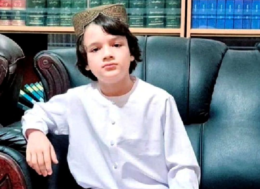 په هرات کې یو ۹ کلن ماشوم ښوونځي ته له تګ پرته په هرو دوو میاشتو کې یوه ژبه زده کوي