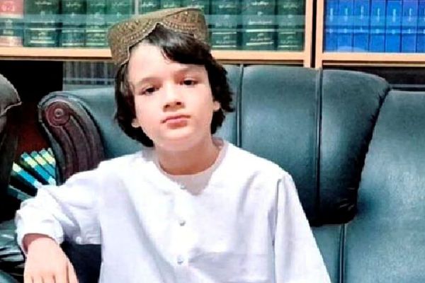 په هرات کې یو ۹ کلن ماشوم ښوونځي ته له تګ پرته په هرو دوو میاشتو کې یوه ژبه زده کوي