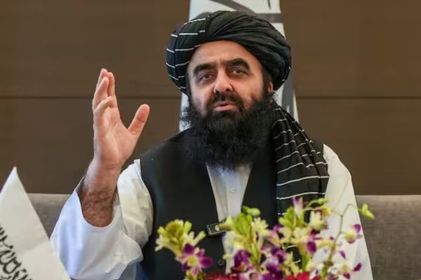 متقی به خبرنگاران هندی: آموزش دختران در افغانستان «تا امر ثانی» تعلیق است