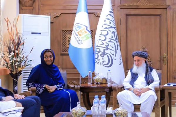 طالبان تدعو لرفع العقوبات وزيادة المساعدات للمهاجرين العائدين