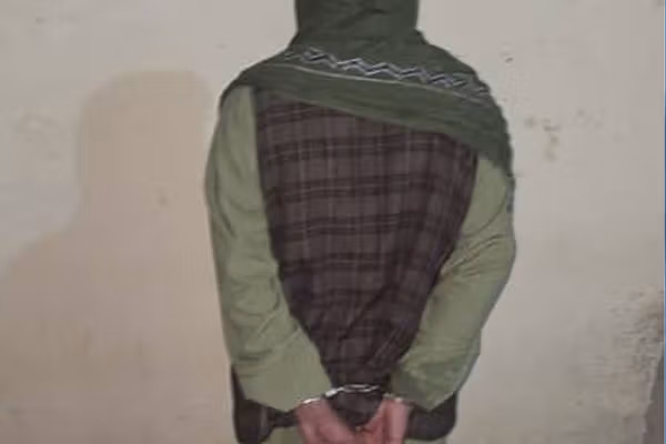 طالبانو په سرپل کې یو کس د خپلې مېرمنې او خواښې د وژنې په تور نیولی دی