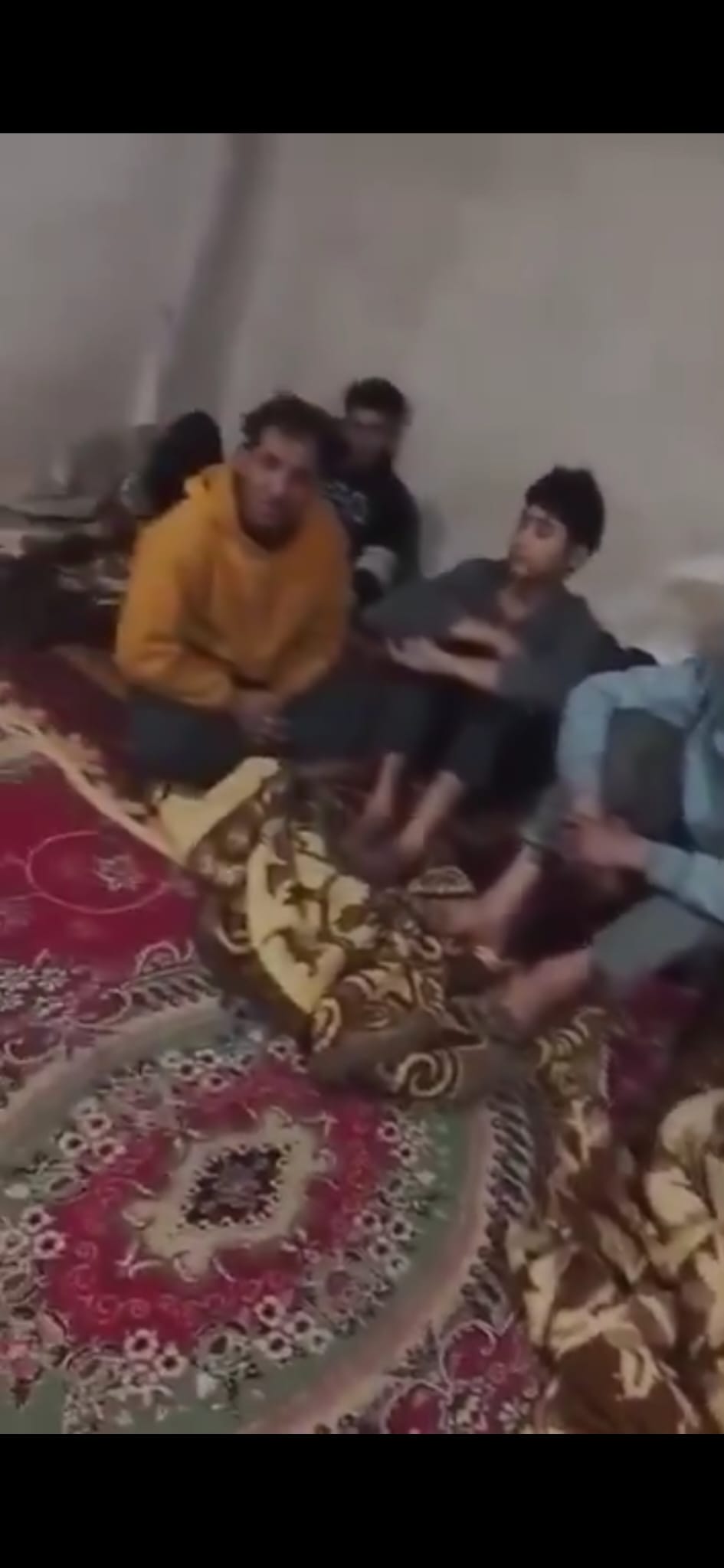 کودک نجات‌یافته و منجی‌اش در «یک اتاق گرم»