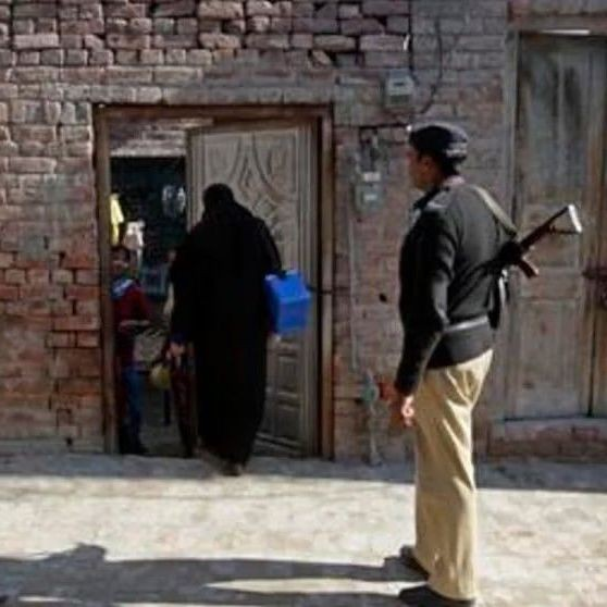 الشرطة الباكستانية: مقتل شخصين في هجوم مسلح استهدف فريق تطعيم شلل الأطفال 