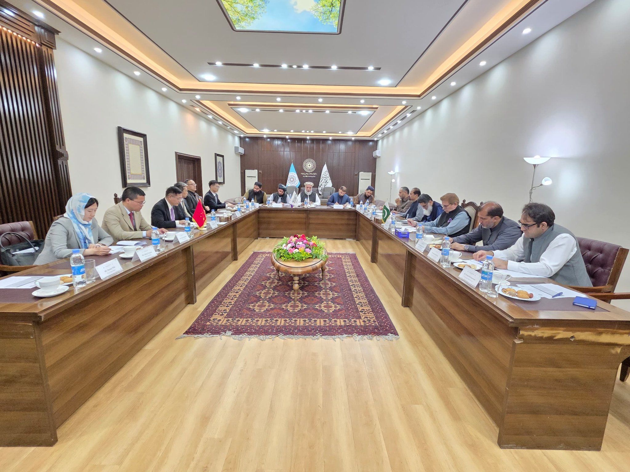 نمایندگان چین و پاکستان با وزیر تجارت طالبان درباره همکاری‌های اقتصادی گفت‌وگو کردند