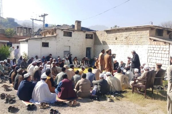 شماری از تاجران ایالت خیبر پختونخوا خواستار بازگشایی گذرگاه تورخم شدند