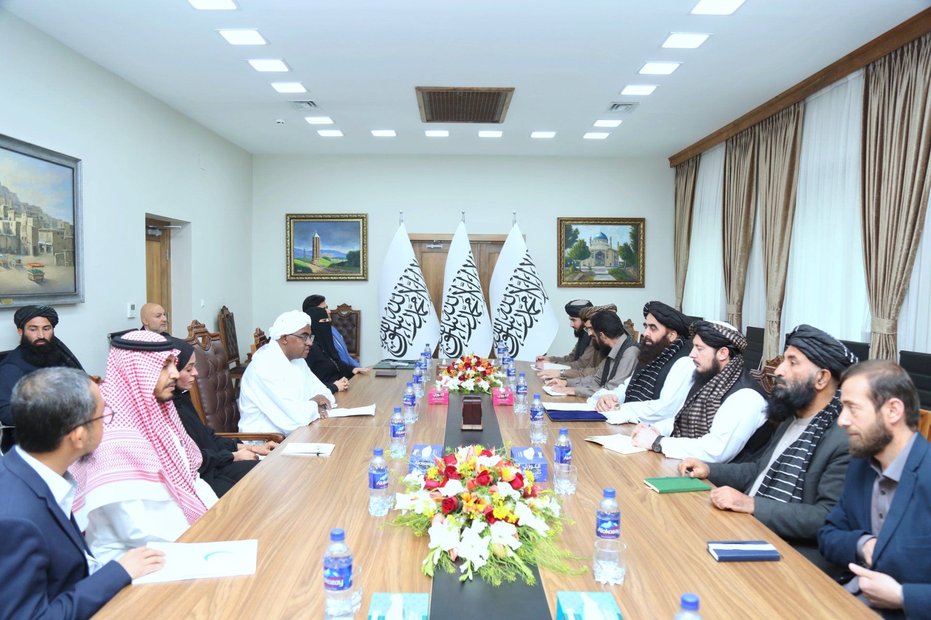 امیرخان متقی: طالبان به تامین حقوق اساسی زنان توجه کرده است